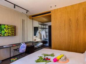 Brown Brut Seafront Hotel