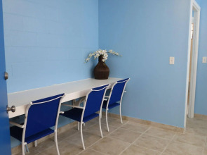 Waikiki Beachside Hostel