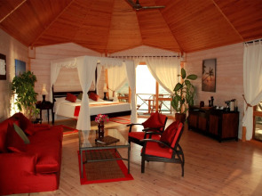 Kuredu Island Resort & Spa