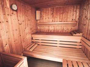 RF Astoria - Only Adults