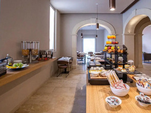 Charme Simon Bolivar