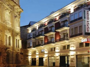 Petit Palace Plaza de la Reina