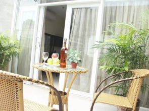 The Noble Swan Central Dong Du Hotel