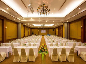 Palm Galleria Resort