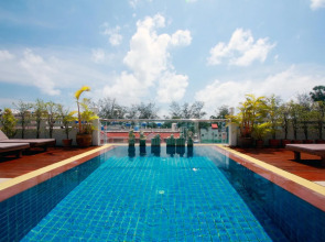 Отель Rayaburi Hotel Patong