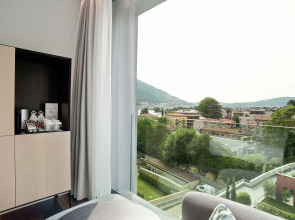 Отель Hilton Lake Como
