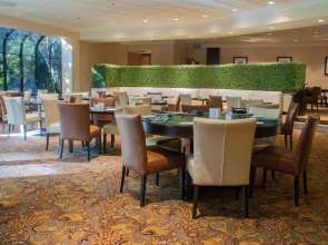 Anaheim Majestic Garden Hotel