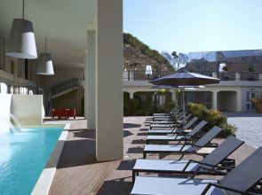 Отель The Building