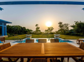 Hilton Salwa Beach Resort & Villas