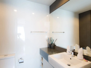 6th Avenue Surin Beach