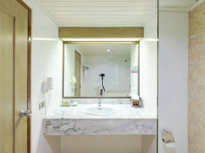 Pinnacle Lumpinee Park Hotel