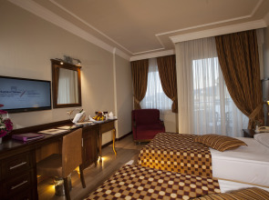 Отель Rox Resort