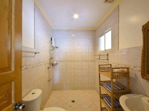 Mike's Dauin Beach Resort