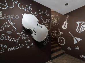 Отель Ambassador Plaza