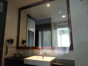 Отель Grand Whiz Nusa Dua