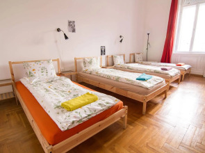 Pal's Hostel & Apartments