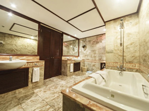 Waterfront Airport Hotel & Casino