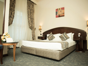 Cherry Maryski Hotel