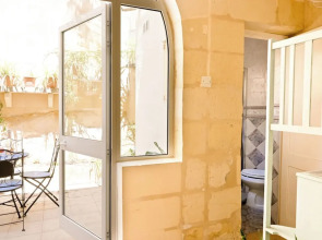 A Cosy Nest Overlooking The Sea