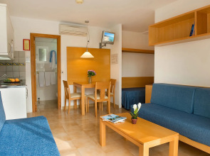 Mariner Club Apartments