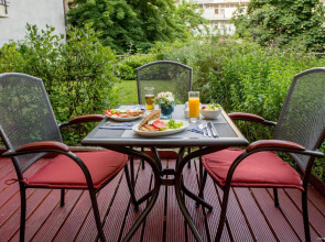 Escala Hotel & Suites