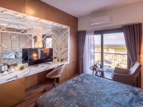 Novel Centre Point Hotel