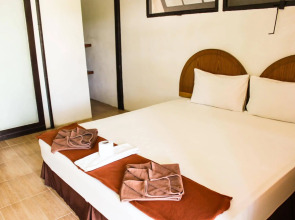 Phi Phi Cozy Seafront Resort