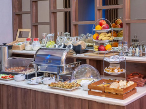 Отель Twelve by Aycon