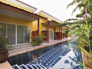 Ban Elephant Blanc Bungalow