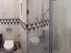 Alpinia Deluxe Apt Must