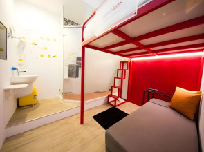 SleepBox Hotel - Ximen