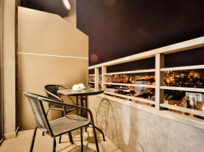 Амери Плаза