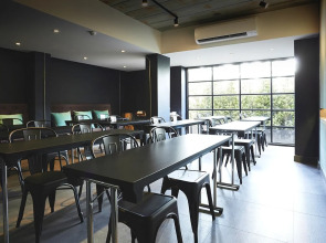 Theorie Hotel Sukhumvit 107 by SLH