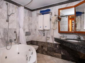 Hydramis Palace Beach Resort