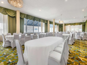 Ramada Plaza by Wyndham Marco Polo Beach Resort