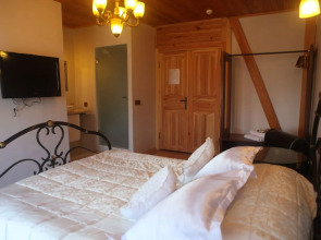 Tom Square Boutique Hotel