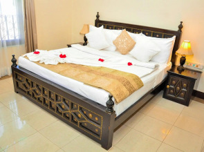 Golden Tulip Stonetown Boutique