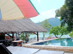 Phi Phi Cozy Seafront Resort
