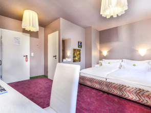 Airport Hotel by The New Yorker