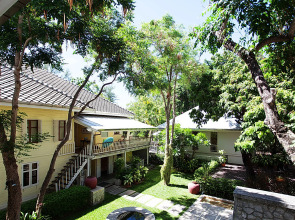 Baan Bayan Beachfront Hotel