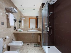 Отель NH Madrid Ventas