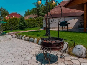 Golden Dragon Villa Hotel