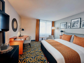 Carlton Square Hotel