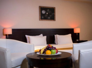 Monroe Hotel & Suites