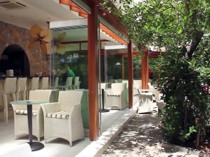 Apollonia Resort & Spa