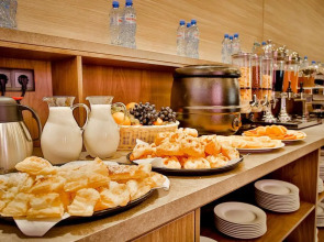 Амери Плаза