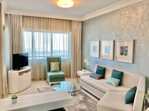 SuperHost - High-rise Chic Apt With Incredible Skyline Views