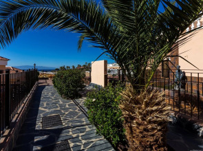 Paradise Court Aparthotel