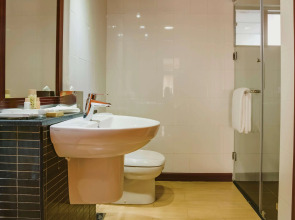 Отель Mövenpick Hotel & Residences Nairobi