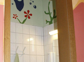 Lollis Homestay - Hostel